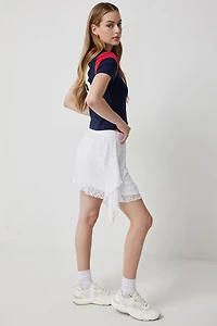 Jupe courte asymétrique en dentelle