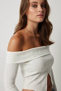 Haut à épaules dénudées et fente l'avant