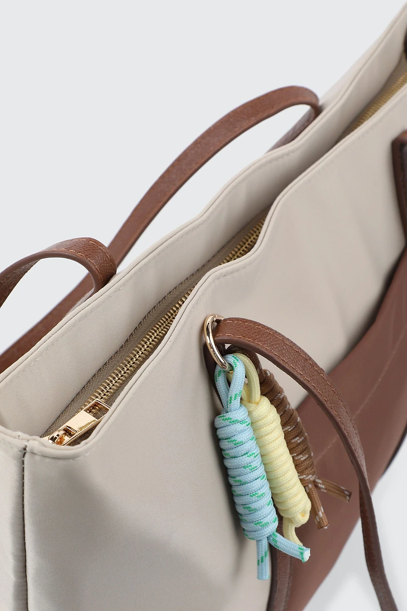 Sac fourre-tout en nylon à breloques