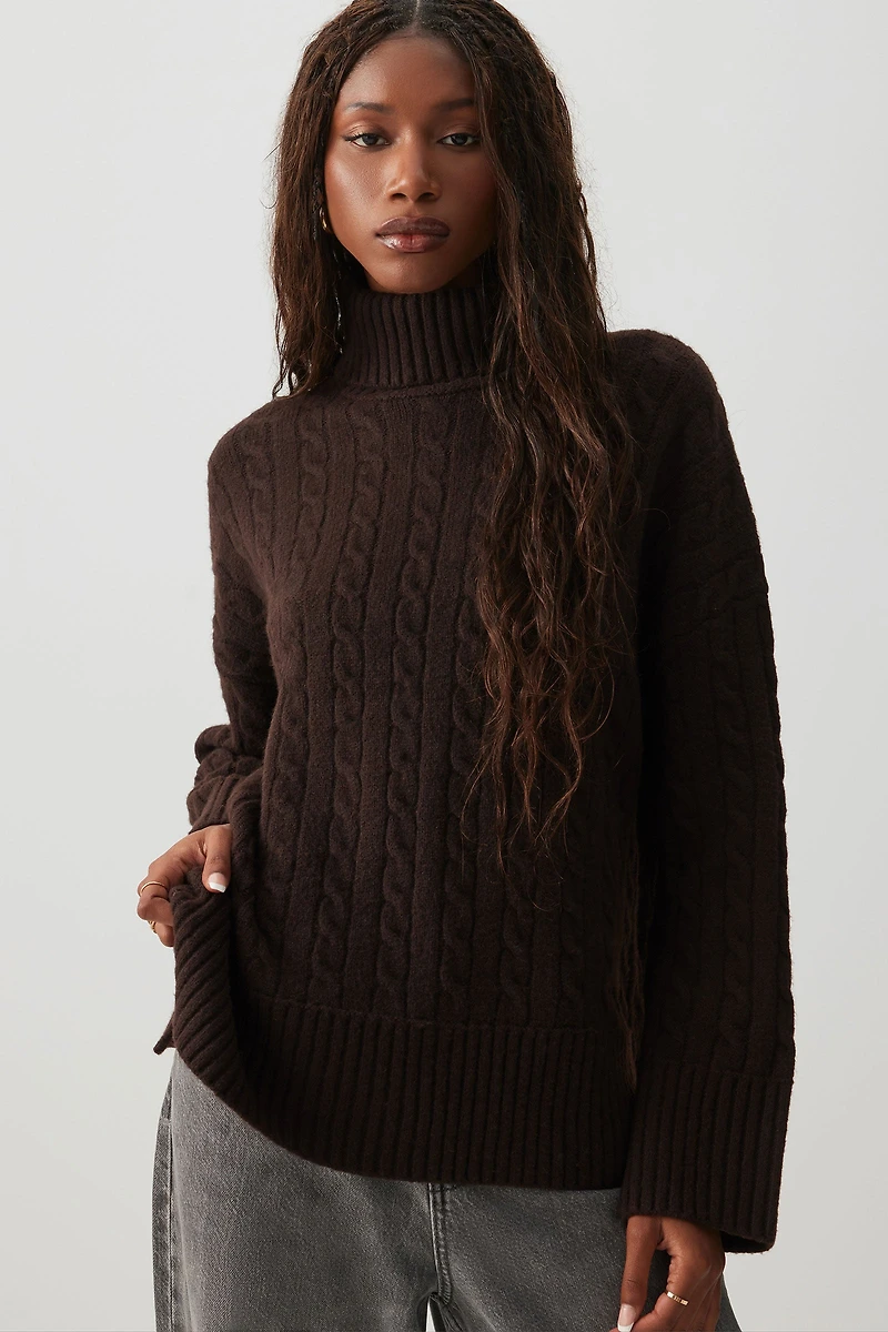 Chandail à col roulé en tricot torsadé