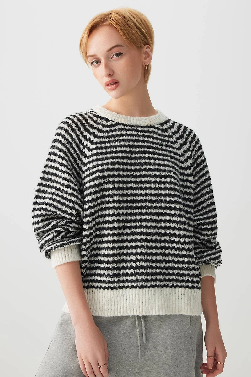 Chandail rayé en tricot pelucheux