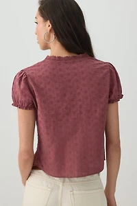 Haut noué à broderie anglaise