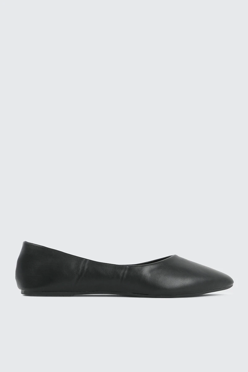 Ardene Classic Pointy Flats in Black | Size | Faux Leather/Faux Suede