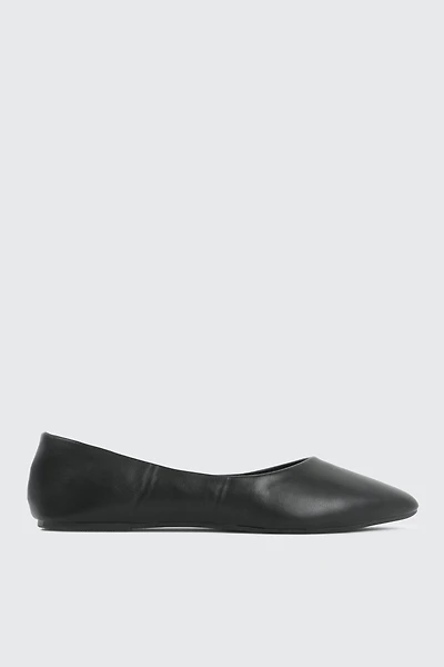 Ardene Classic Pointy Flats in | Size | Faux Leather/Faux Suede