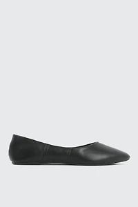 Ardene Classic Pointy Flats in Black | Size | Faux Leather/Faux Suede