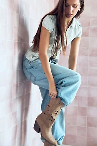 Bottes de cowboy à fleurs découpées