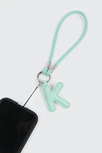 Breloque en faux cuir initiale K verte et sangle