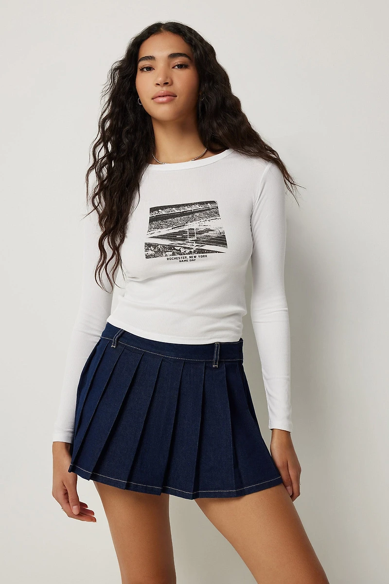 Ardene Long Sleeve Graphic T-shirt in White | Size | Polyester/Elastane | Eco-Conscious