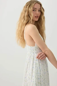 Robe maxi à col V en tissu froissé avec poches