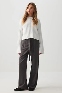 Chandail col rond court en tricot côtelé pelucheux