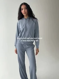 Veste à capuchon et glissière en tricot gaufré