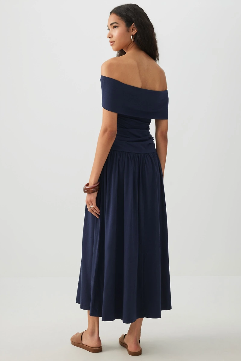 Robe midi à épaules dénudées
