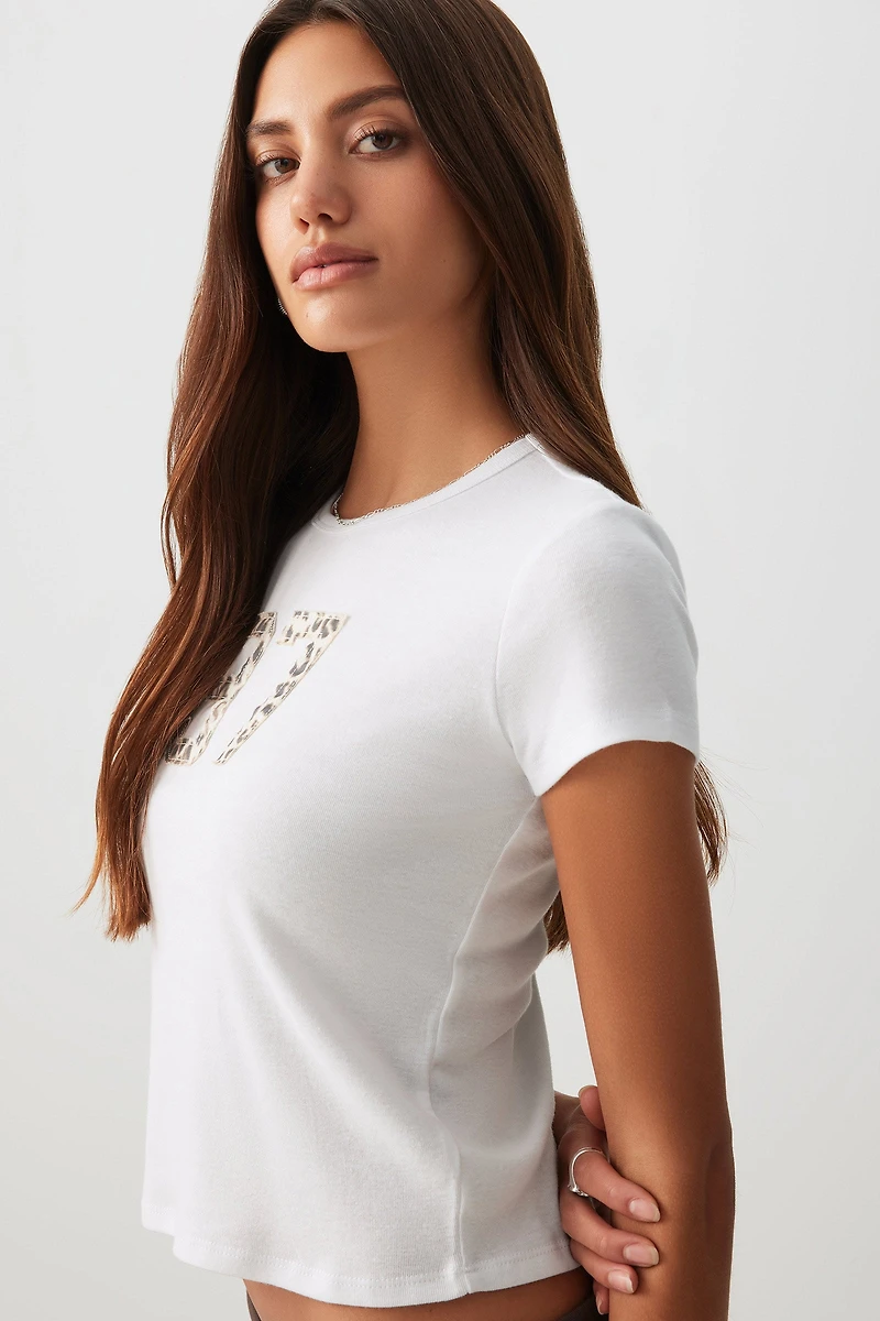 T-shirt court à détail d'écusson