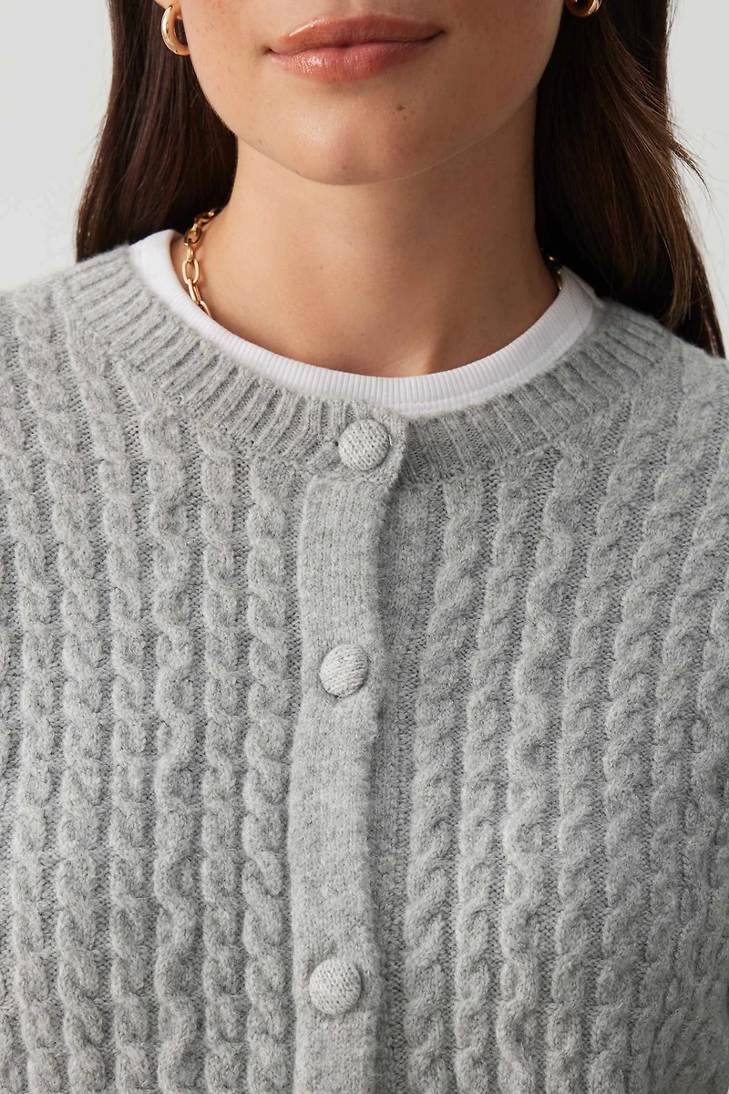 Cardigan court en tricot torsadé