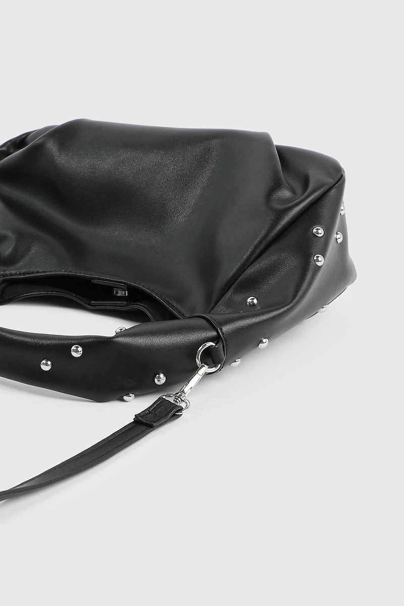 Sac à bandoulière clouté