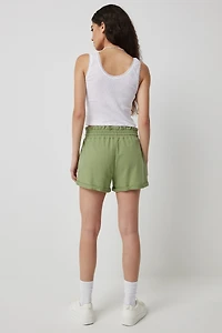 Short en tissu éponge à taille smockée