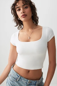 T-shirt ultracourt contour à col carr