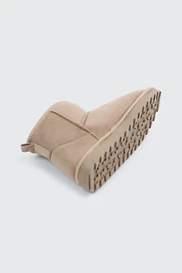 Bottes mini en faux mouton