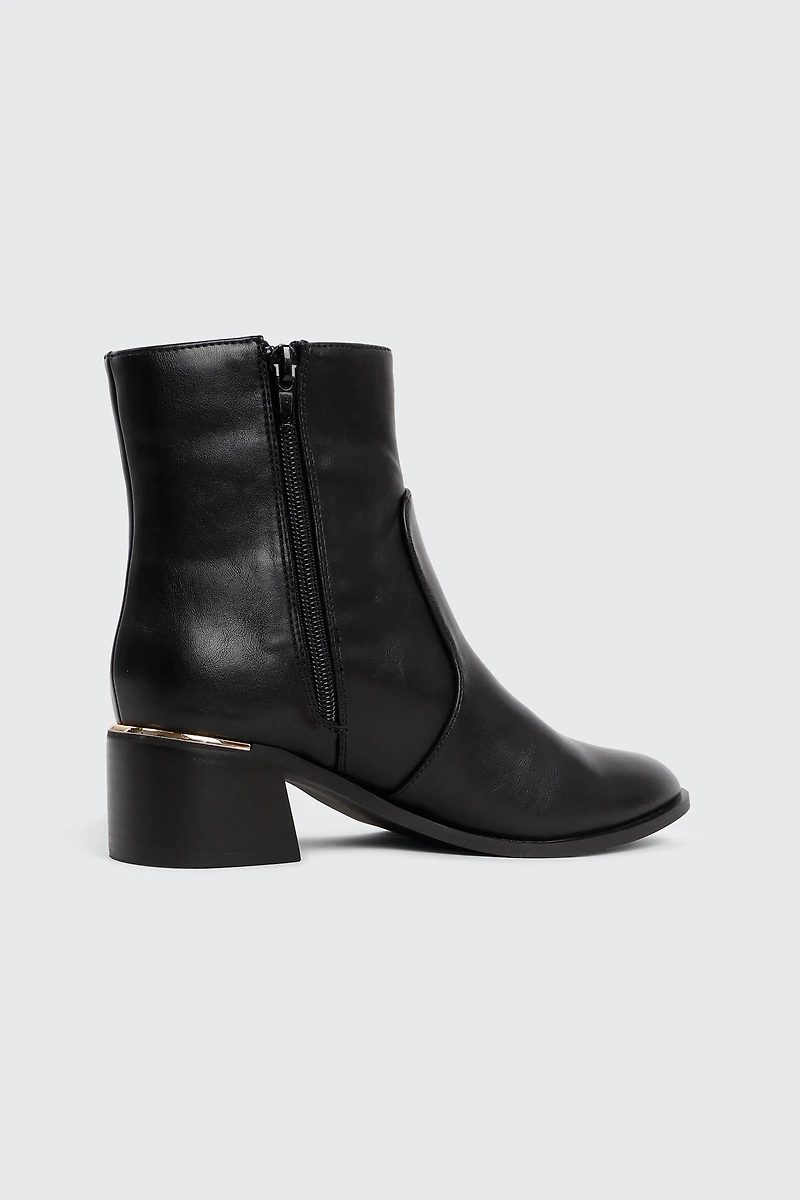 Bottillons à détail métallique au talon