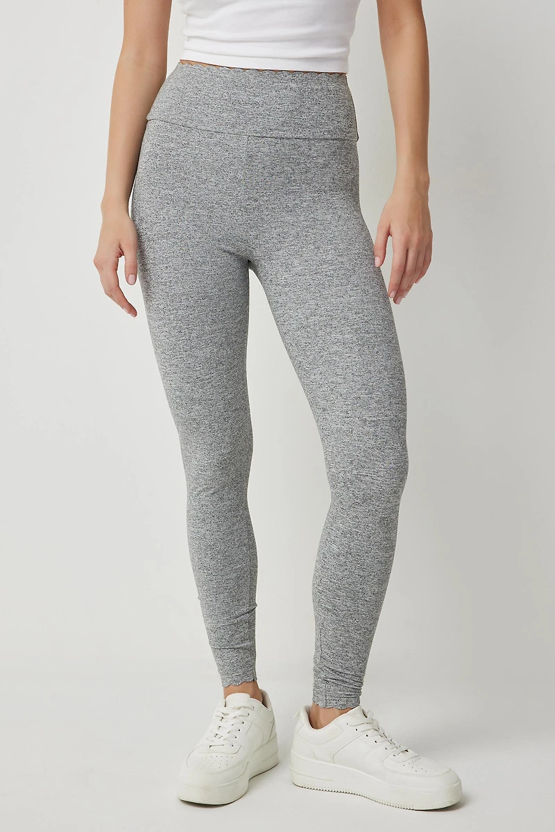 Legging à bordures festonées