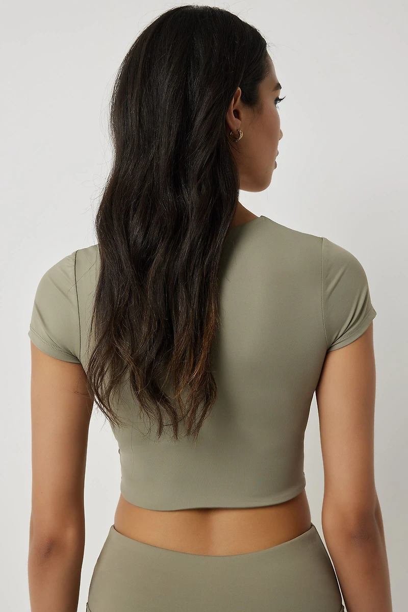 Haut contour court à manches courtes