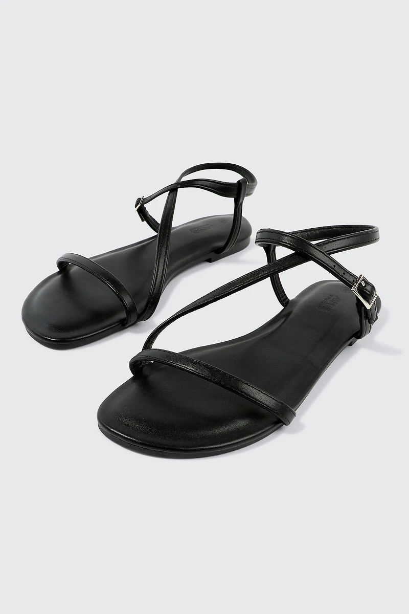 Sandales plates à brides fines