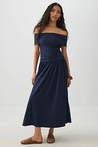 Robe midi à épaules dénudées