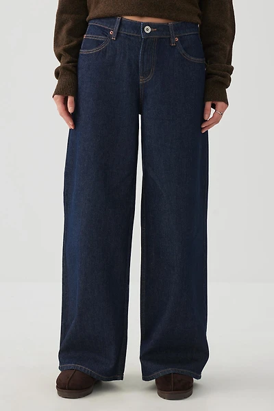 Le jean Off-Duty coupe large et taille basse