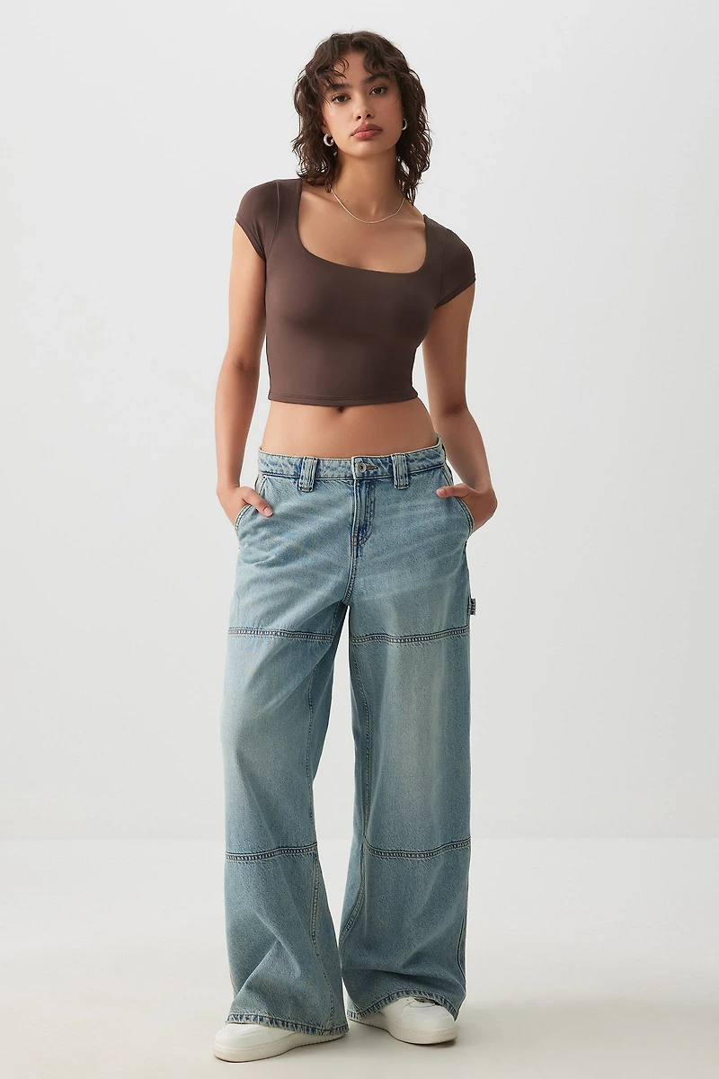 T-shirt ultracourt contour à col carré