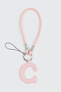 Breloque en faux cuir initiale C rose et sangle