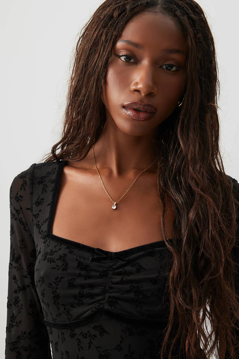 Robe courte en maille à fleurs floquées