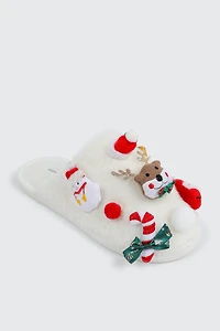 Pantoufles en fausse fourrure à détail d'ornements