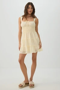 Robe courte smockée à volants