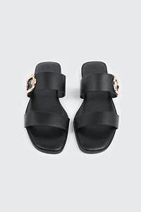Sandales à talon plat et boucle volumineuse