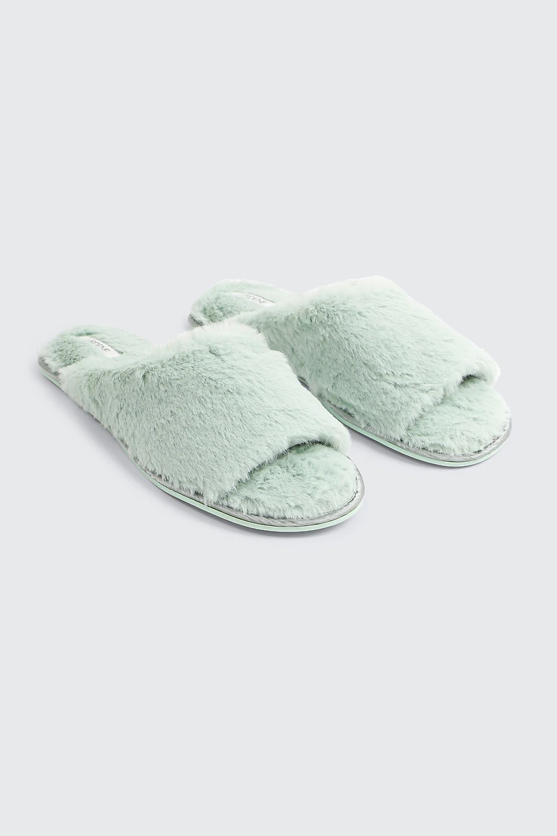 Pantoufles en fausse fourrure