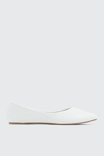 Ardene Pointy Ballet Flats in White | Size