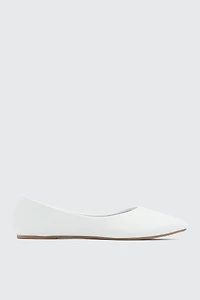 Ardene Pointy Ballet Flats in White | Size