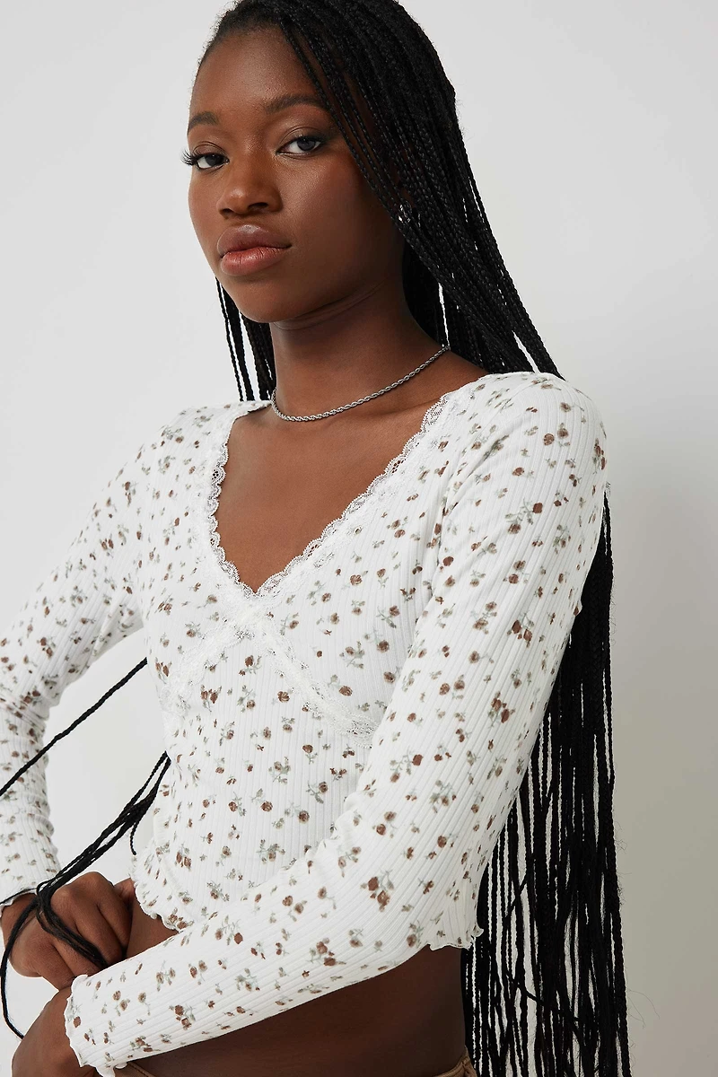 Haut à manches longues et bordures en dentelle