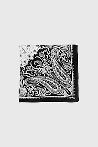 Foulard carré en satin cachemire