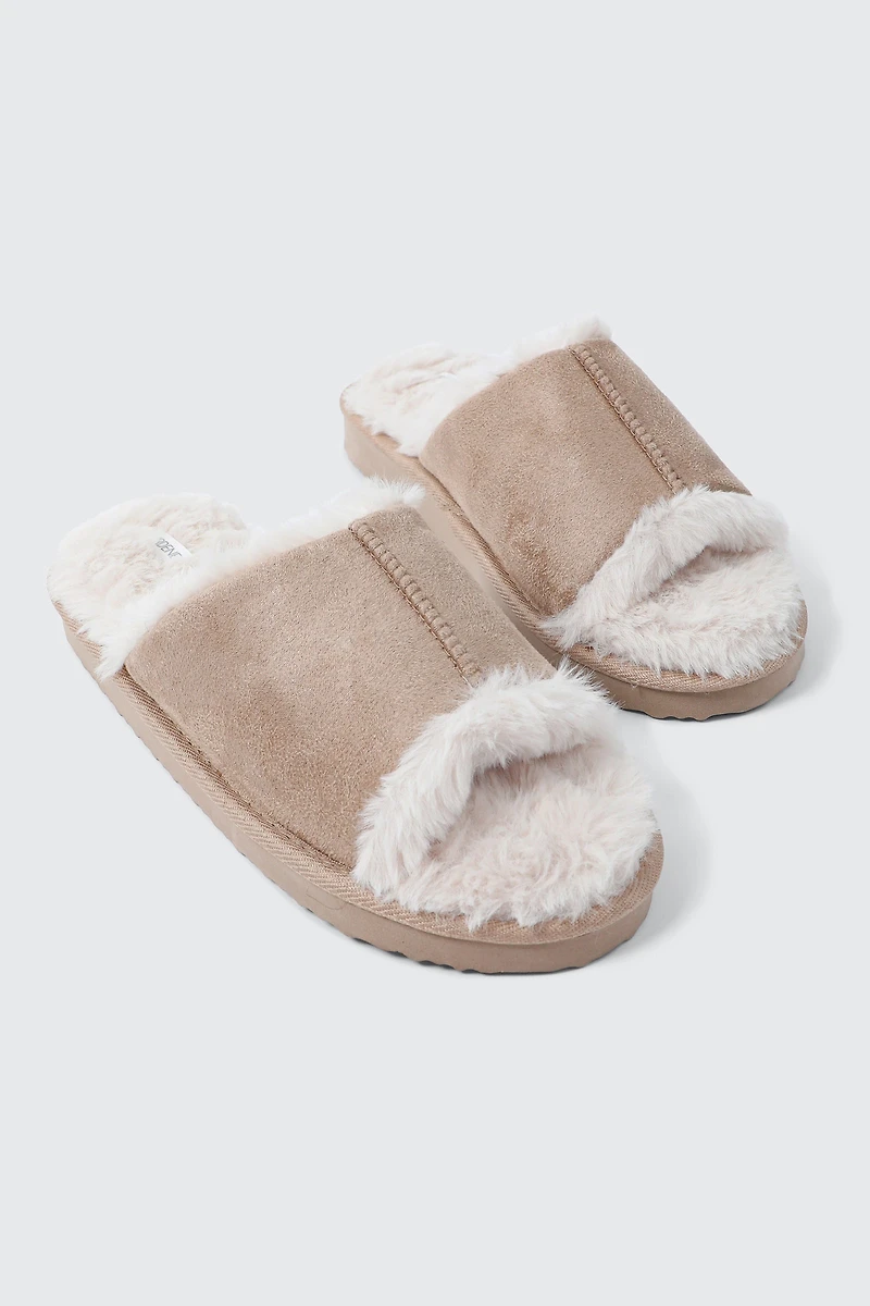Pantoufles en faux suède à bout ouvert