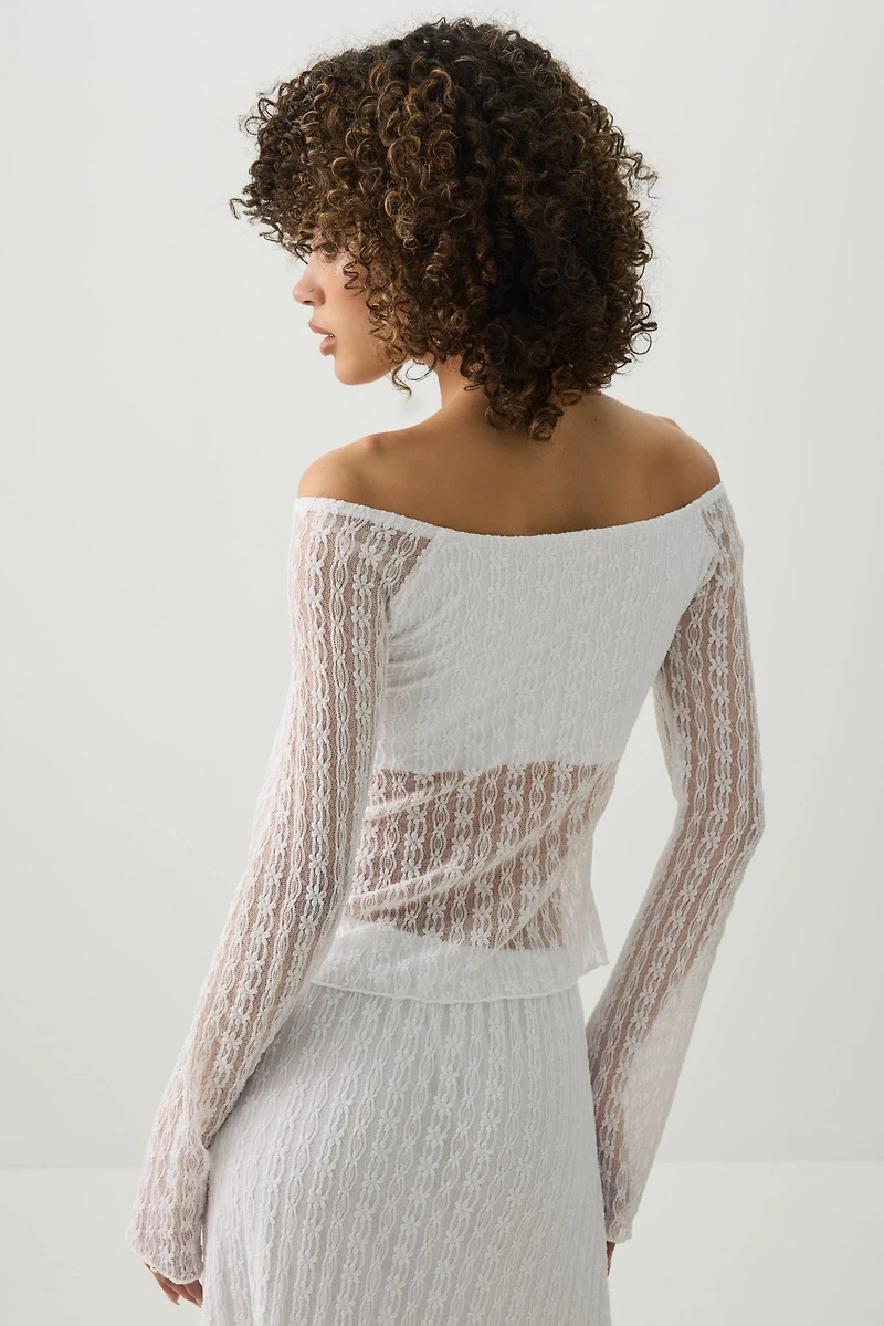 Haut à épaules dénudées en dentelle