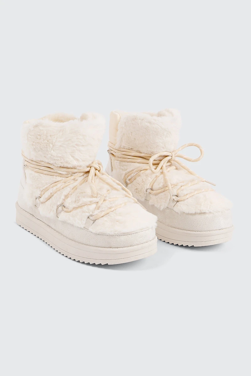 Bottes lacées en faux mouton