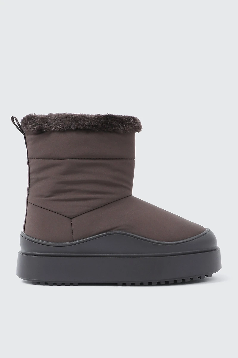 Ardene The Chill Puff Boots in Brown | Size | Nylon