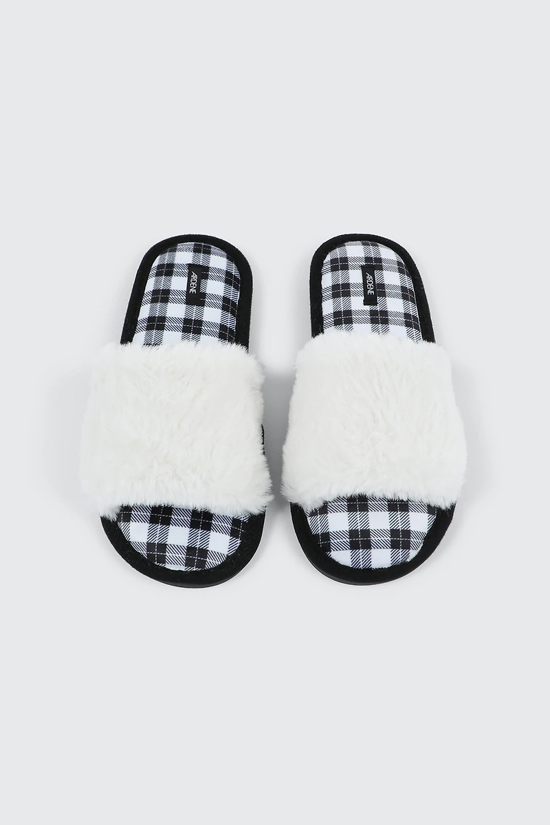 Pantoufles à carreaux et fausse fourrure