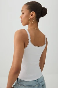 Camisole à col dégagé et bordure dentelle