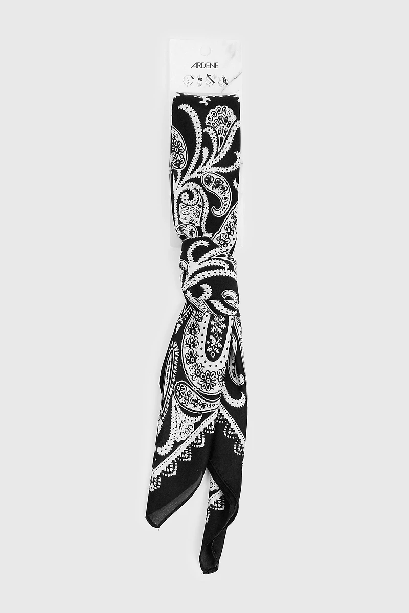 Foulard carré en satin cachemire