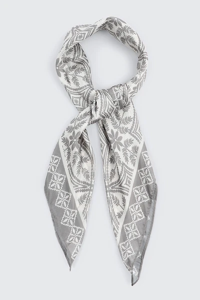 Foulard carré en satin