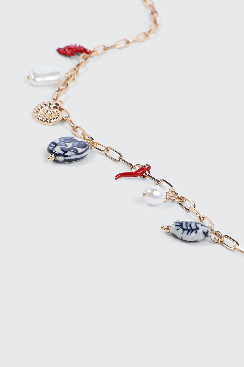 Collier à breloques multiples