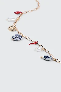 Collier à breloques multiples