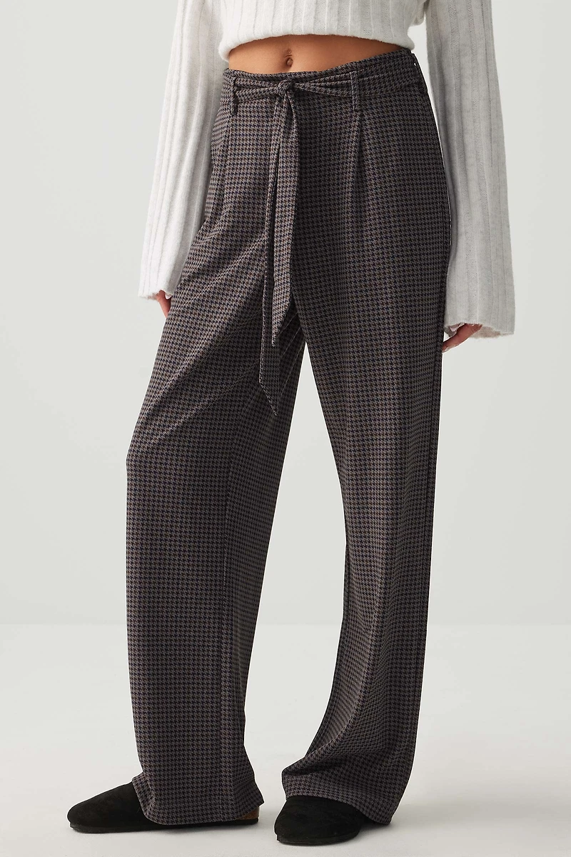 Pantalon à jambe large et ceinture nouée